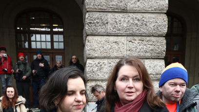 FOTO: Pietní akce, při které studenti symbolicky přenesli oheň z Ovocného trhu od rektorátu UK na náměstí Jana Palacha, se konal ve čtvrtek odpoledne.