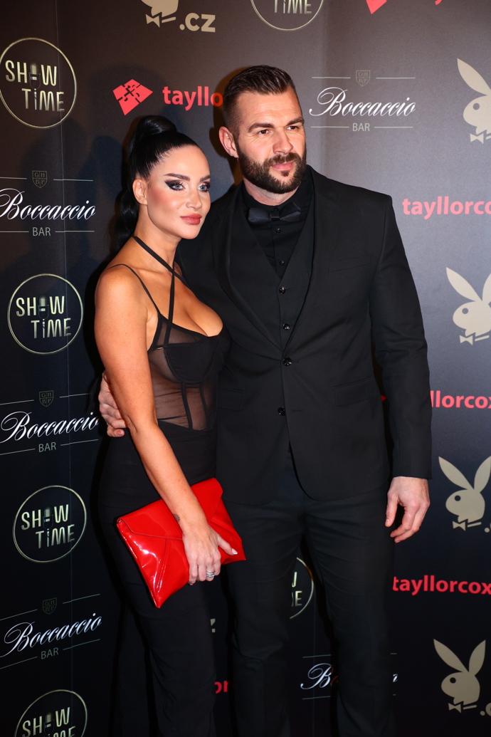 FOTO: Andrea Pomeje a Petr Plaček na party Playboye. – stránka 237