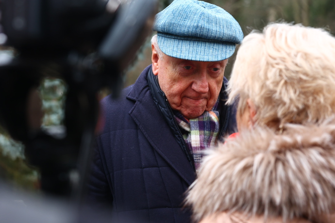 FOTO: Felix Slováček dorazil na pohřeb Pavla Vondry. – stránka 677