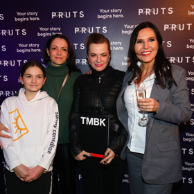 Zleva: Rosalie Jandová, Alice Jandová, Marta Jandová, Martina Jandová.