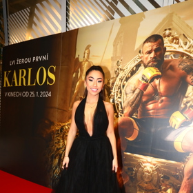 Venis Dao z Love Islandu na premiéře filmu Karlos.