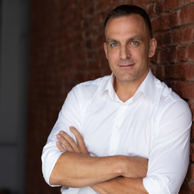 Navíc roztáčí kolotoč násilí. Člověk, který byl v dětství fyzicky trestán, se s velkou pravděpodobností bude dopouštět násilí i v partnerských vztazích. A později tak vychovávat i své děti.