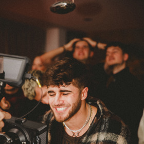 Lu Jambor se prý líbal s Oliverem Průchou. 