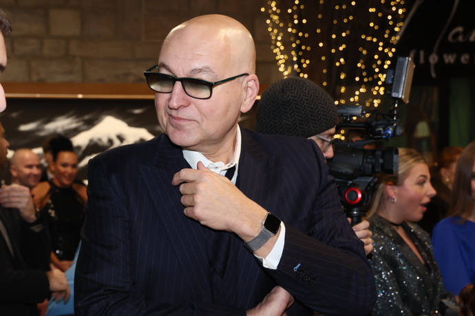 FOTO: Lou Fanánek Hagen z kapely Tři sestry se po delší době objevil ve společnosti. Vyrazil na premiéru dokumentu Karlos. – stránka 5