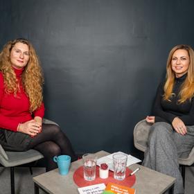 Spisovatelka, cestovatelka a filantropka Šárka Hloušková, alias Sarah Hlousek, byla dalším letním hostem Báry Hlaváčkové v pořadu Ženská tabu.