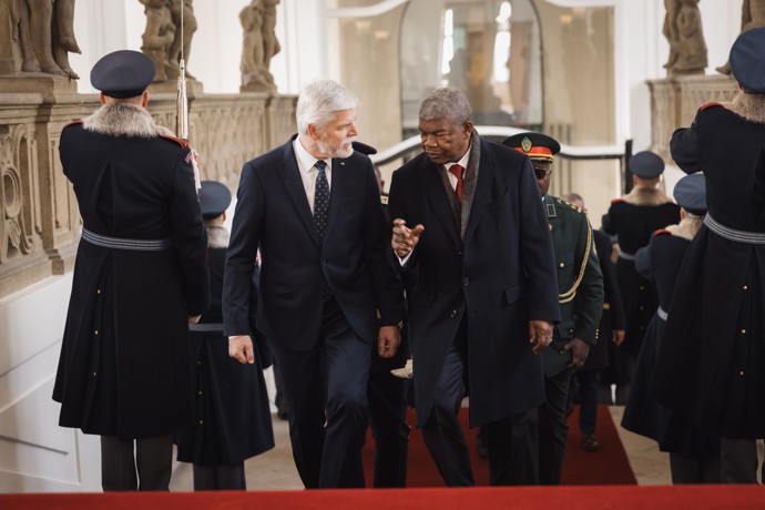 FOTO: Petr Pavel jde s angolským prezidentem na Hrad. – stránka 2223