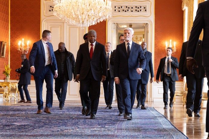 FOTO: Petr Pavel s angolským prezidentem. – stránka 2220