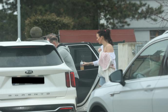 FOTO: Agáta Hanychová s Jaromírem ani nepromluvila. – stránka 1592