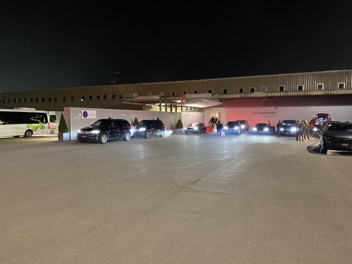 FOTO: Přílet na letiště v Lucembursku. – stránka 2205