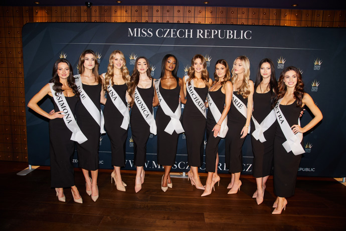 FOTO: Během tiskové konference Miss Czech Republic bylo představeno TOP 10 dívek pro ročník 2024. – stránka 463