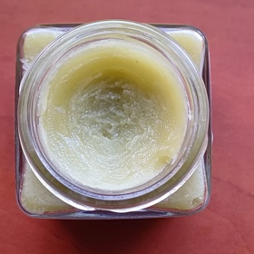 Majoránkovou mastičku skladujte v lednici.