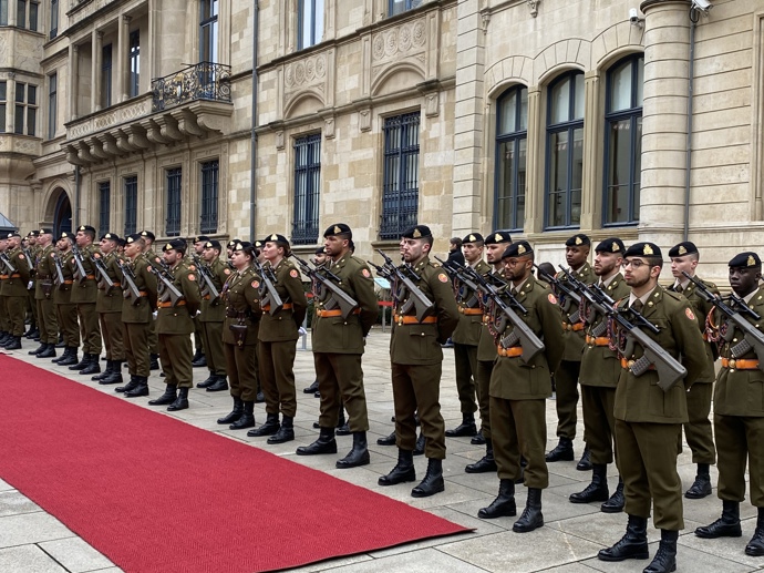 FOTO: V rámci ceremoniálu byli Pavel a jeho žena přijati se všemi ...