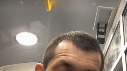 FOTO: Makhmud Muradov ukázal své zranění po nepříjemném dloubáku do oka.