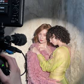 Darija Pavlovičová oblékla výrazný zeleno-žlutý model.