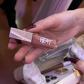 Taťána Makarenko ukázala také konkrétní značku lesku na rty, kterou ráda používá. V psaníčku proto lesk na rty nesměl chybět.