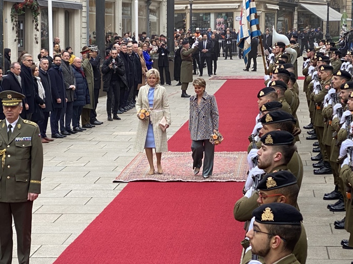 FOTO: První dáma spolu s velkovévodkyní Marií Teresou. – stránka 979