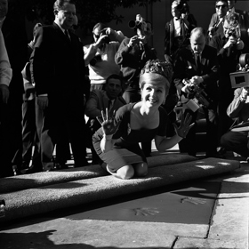 "Přála bych si být v 18 letech moudřejší. Vyhnula bych se tak mnoha nástrahám - zejména mužům."