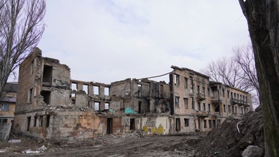 FOTO: Raketa dopadla i na budovu psychiatrické kliniky.