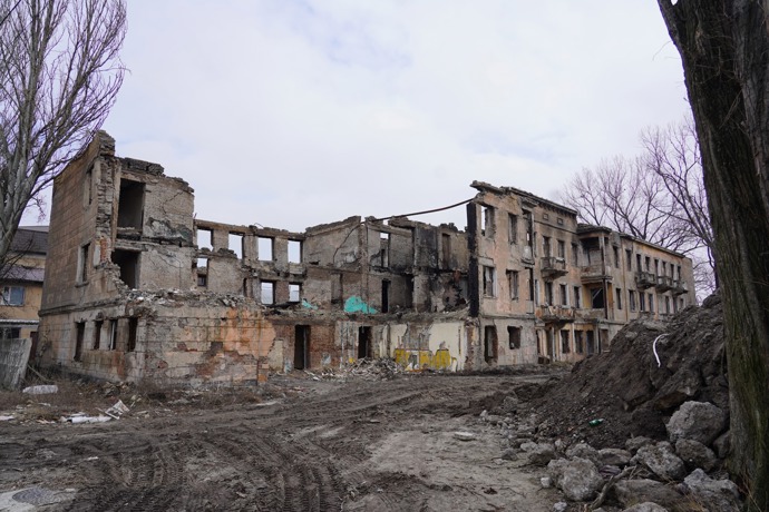 FOTO: Raketa dopadla i na budovu psychiatrické kliniky. – stránka 260