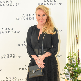 Vendula Pizingerová vyladila kompletní outfit do černé.