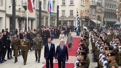 FOTO: Oficiální ceremoniál, při kterém zazněly hymny obou států, předcházel úvodnímu Pavlovu jednání v rámci návštěvy.