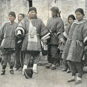 Postupem času se však začaly mrzačit i obyčejné ženy. Měly tak větší šanci na lepší sňatek.