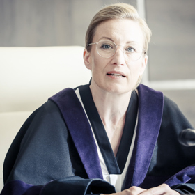 Helena Dvořáková jako soudkyně.