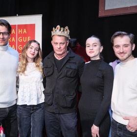 Do nového představení Zlatovláska obsadil Filip Renč mladé začínající talenty. Představení bude k vidění na Malé scéně Hudebního divadla Karlín.