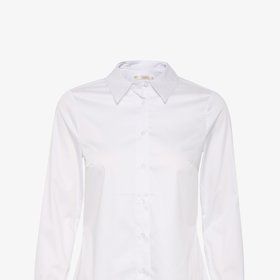 Sofistikovaná varianta bílé blůzy s širšími manžetami. (InWear, 1 920 Kč)