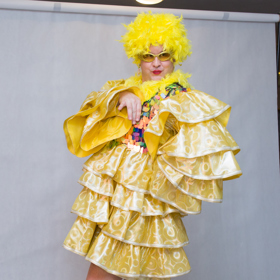 Michal Novotný se v muzikálu Kvítek mandragory převlékal do dámského oblečení. 