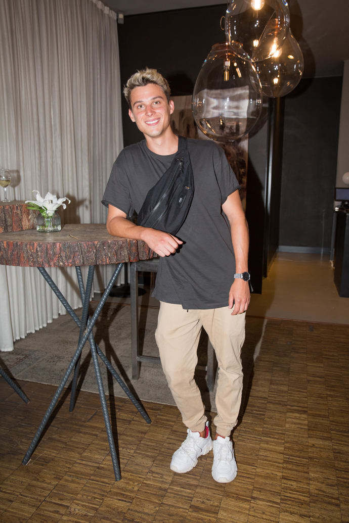 FOTO: Sebastian Navrátil prožil sice š patný vztah, ale nyní chodí s modelkou Andreou Bezděkovou. – stránka 279