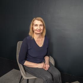 Vladimíra Bernátková nabádá všechny maminky, aby zvolnily, neděsily se fyzických změn po porodu a delegovaly část povinností na své okolí. Pak se i ony rychleji vrátí do stavu, v jakém byly před porodem.