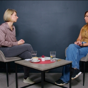 Julie Gaia Poupětová soudí, že s přípravou na obnovení harmonického sexuálního života po porodu bychom měli začít už před těhotenstvím tím, že budeme poznávat jiné techniky a v sexu se stále učit.