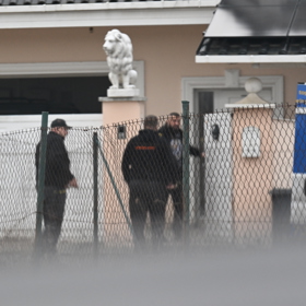 Vémola přivítal řemeslníky ve svém sídle. 