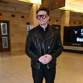 Ondřej Brzobohatý přišel v kozačkách. 