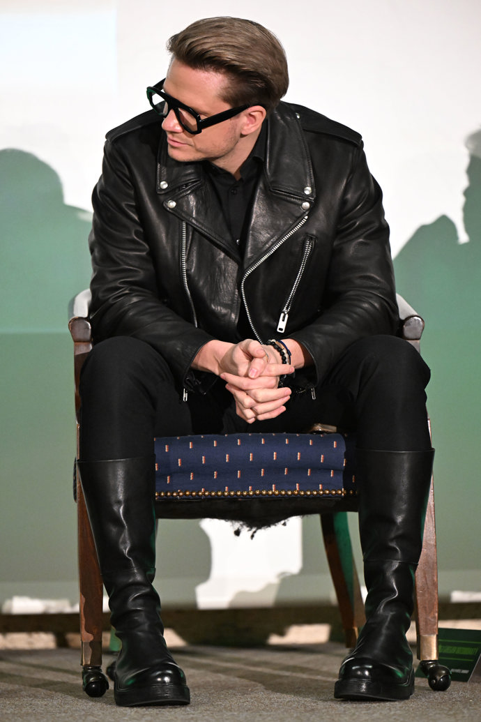 FOTO: Ondřej Brzobohatý přišel v černých kozačkách. – stránka 633