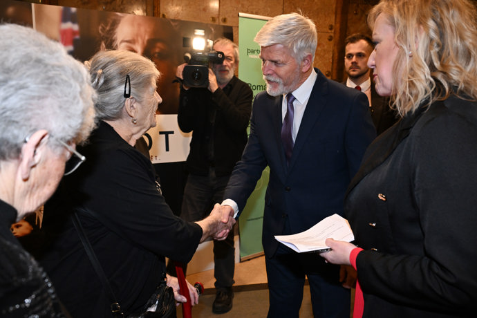 FOTO: Petr Pavel se bavil se členy Wintonovy rodiny. – stránka 1650