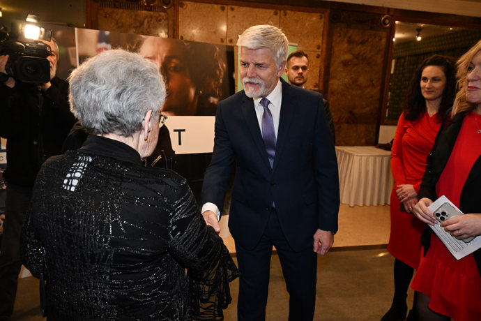 FOTO: Petr Pavel se se všemi pozdravil. – stránka 1647