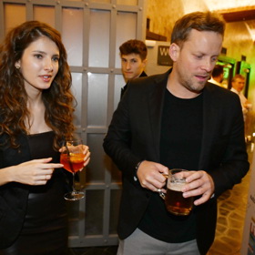 Sara Sandeva s Jakubem Prachařem na premiéře filmu Franta Mimozemšťan.