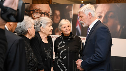 FOTO: Petr Pavel si měl s rodinou Nicholase Wintona co říci.