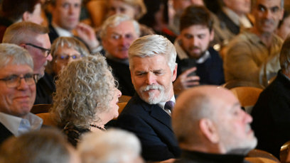 FOTO: Prezident Petr Pavel v sále.