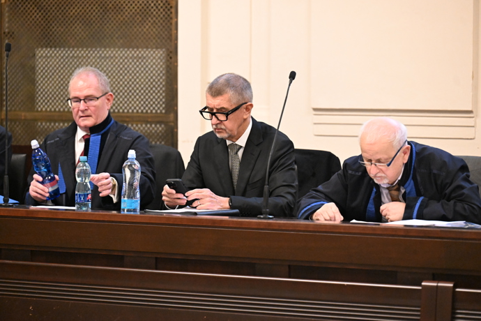 FOTO: Andrej Babiš u soudu. – stránka 818