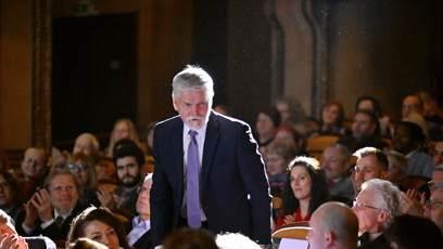 FOTO: Petr Pavel v sále.