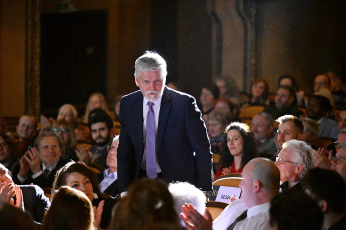 FOTO: Petr Pavel v sále. – stránka 2235