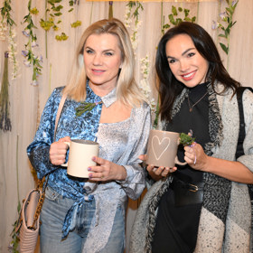 Zpěvačka Leona Machálková navštívila společně se svou kolegyní, zpěvačkou Kamilou Nývltovou, levandulový brunch.