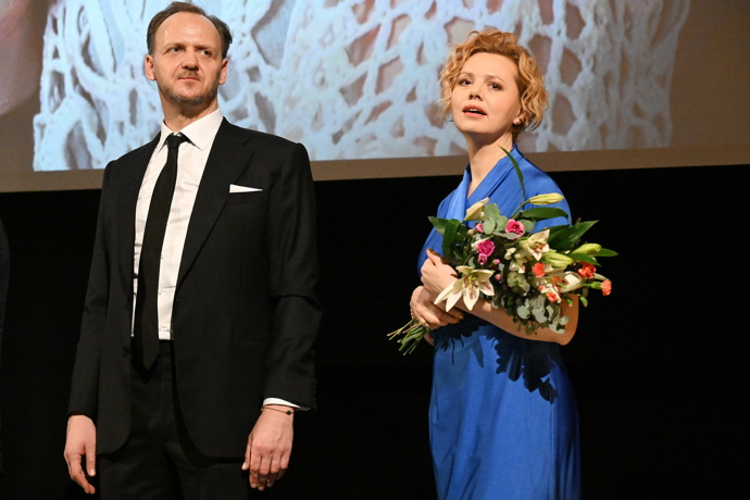 FOTO: Lucie Žáčková a Jan Hájek jako Jaroslav a Dana Stodolovi. – stránka 6