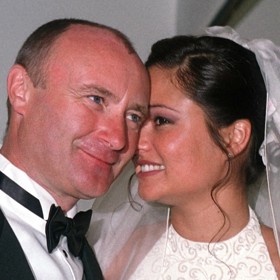 Britská rocková legenda Phil Collins a thajsko-švýcarská tlumočnice Orianne Cevey se seznámili v roce 1994, svatba se konala o pět let později.