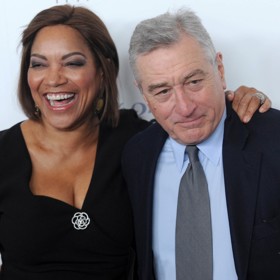 V roce 2004 už ale Robert a Grace znovu tvořili šťastný pár a prostřednictvím náhradní matky si pořídili dceru Helen.