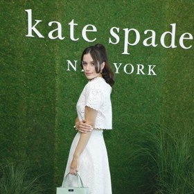 Ella Bleu Travolta do společnosti moc často nechodí, ale když už se tam objeví, je nepřehlédnutelná.