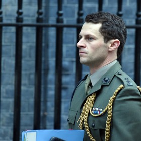 Podle některých fanynek by mohl směle hrát oblíbeného národního hrdinu Jamese Bonda.